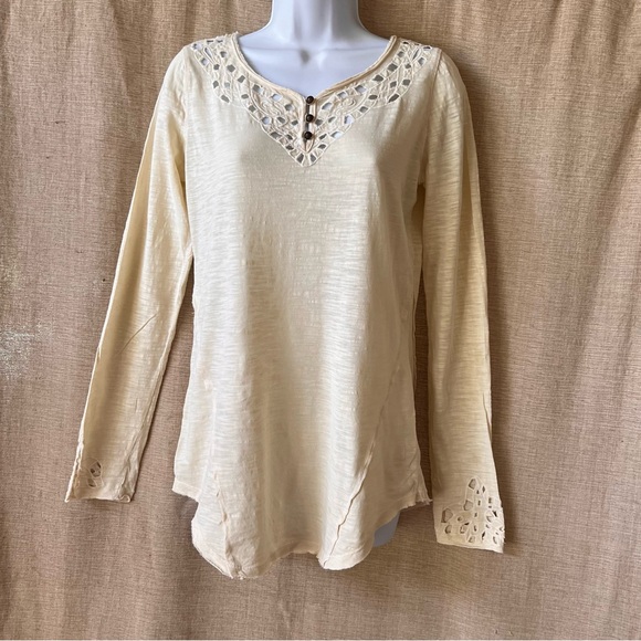 Beautiful Free People eyelet embroidery pale yellow L/S tee top Henley S / M ❤️ - Picture 3 of 12